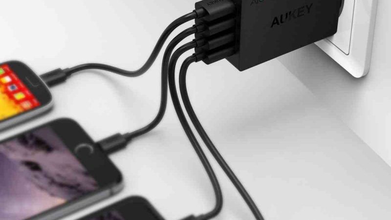 chargeur aukey avec cables
