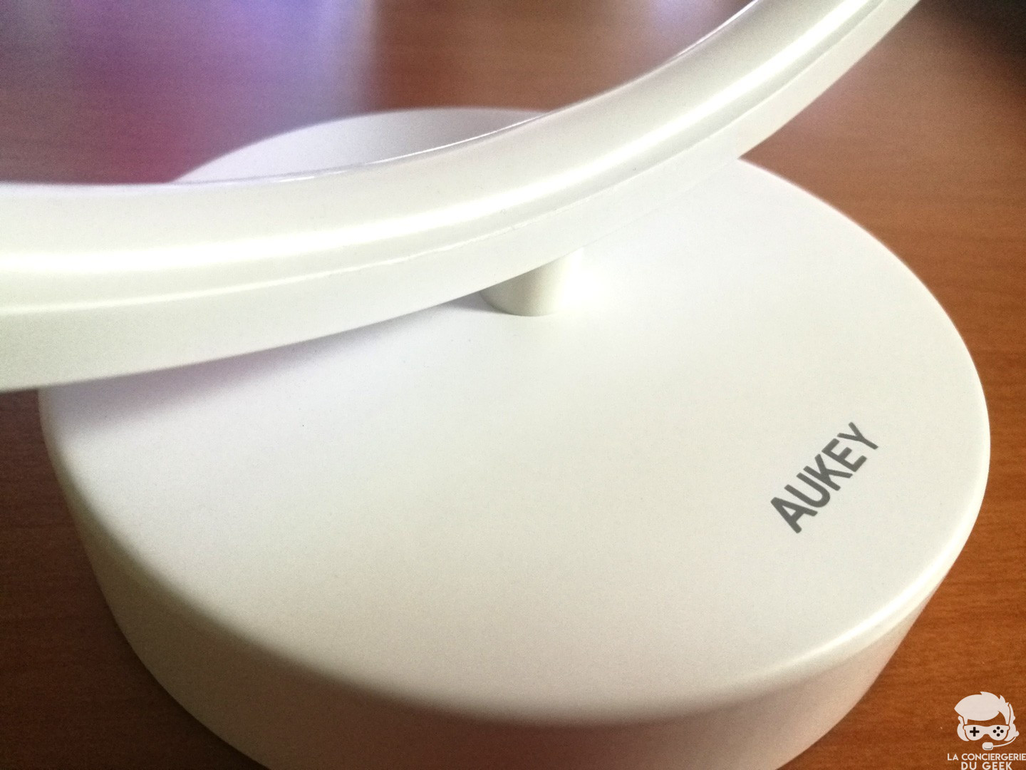 base Aukey Aura Lamp
